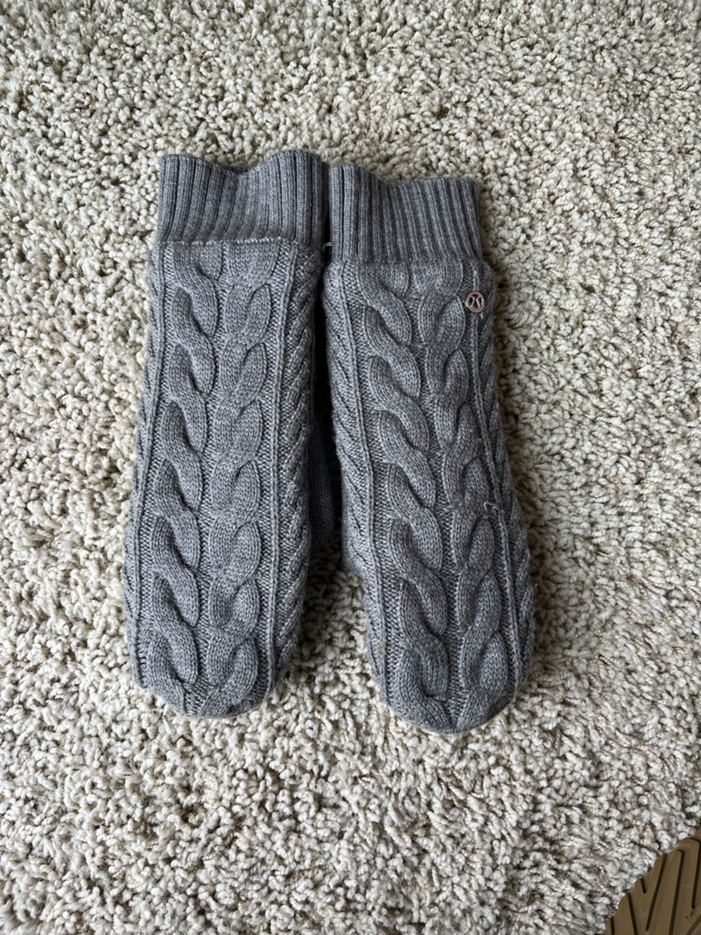 Lululemon Gray Cable Knit Mittens